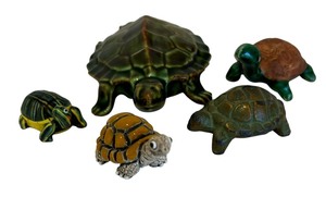 lot 302 image: Collectible Turtle Figurines