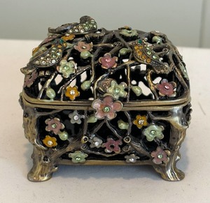 lot 330 image: Ruccini Enamel Accented Trinket Box