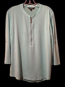 lot 405 image: Ellen Tracy Size Large Shirt