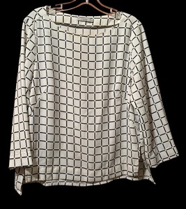 lot 406 image: Lovely Long Sleeve Size Large Shirt
