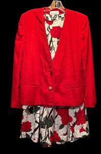 lot 440 image: Beautiful Austin Hill Three Piece Blazer, Blouse and Skort