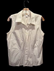 lot 364 image: Talbots Sleeveless White Button Down Shirt