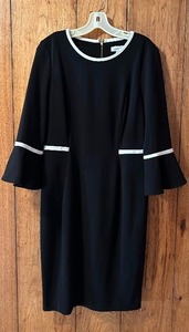 lot 451 image: Stunning Calvin Klein 34 Sleeve Sheath Dress Size 12