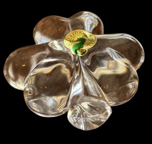lot 322 image: Beautiful Waterford Crystal Clover