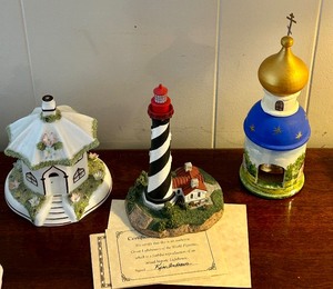 lot 367 image: Three Small Nautical Themed Decorative Figurines