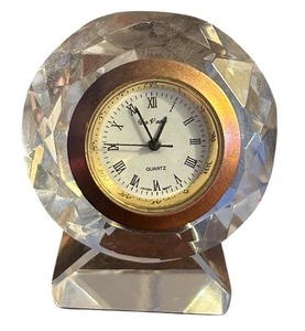 lot 211 image: Small Crystal Clock
