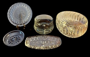 lot 208 image: Pretty Vintage Clear Cut Glass  Crystal Serving Pieces