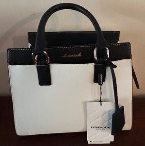 lot 204 image: Lovevook Purse NEW with Tags