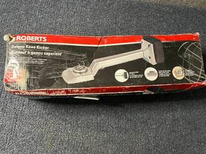 lot 99 image: Roberts Deluxe Knee Kicker