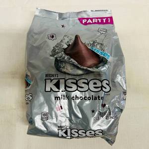 lot 18 image: 2lbs Hersheys Kisses-Milk Chocolate