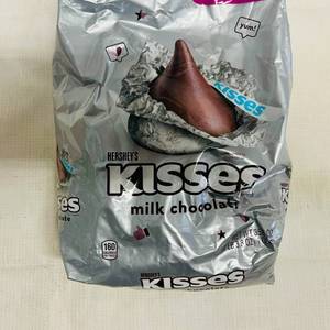 lot 20 image: 2lbs Hersheys Kisses-Milk Chocolate