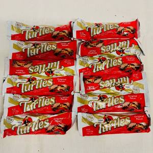 lot 37 image: 12x Turtles Candy Bars