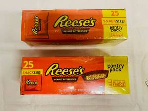 lot 42 image: 2x Reeces Pantry Pack-25 Snack Size