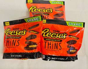 lot 48 image: 3x Reeses Thins Share Pack-Dark Chocolate