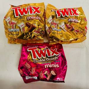 lot 50 image: 2x Twix Minis & 1Twix Cookie Dough Minis