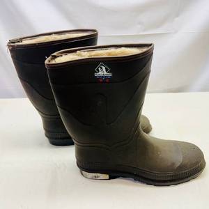 lot 63 image: Size 11 Northerener Liner Boots