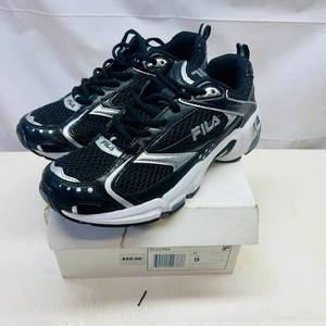 lot 66 image: Size 9 Fila Allona