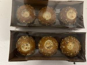 lot 200 image: E. 6x Starbucks Pumpkin Cream Muffins