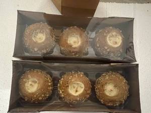 lot 201 image: E. 6x Starbucks Pumpkin Cream Muffins