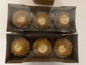 lot 203 image: E. 6x Starbucks Pumpkin Cream Muffins