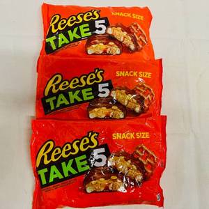 lot 32 image: 3x 11.25oz Reeces Take 5
