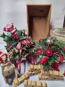 lot 404 image: Assorted Christmas Sleighs & Decor