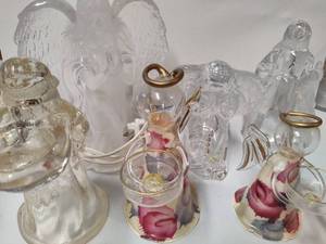 lot 421 image: Lot of Assorted Angels