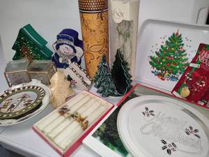 lot 424 image: Misc Lot of Christmas Trays, Candles, Etc.