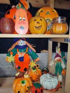 lot 428 image: Lot of Assorted Halloween Decor