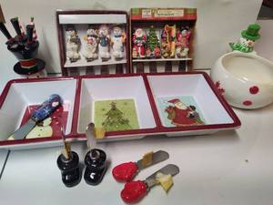 lot 442 image: Lot of SnowmanChristmas Appetizer Accessories