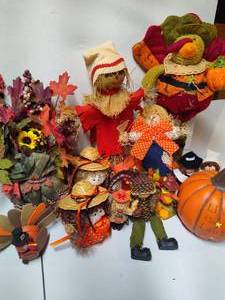 lot 441 image: Lot of Fall Decor