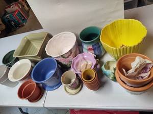 lot 436 image: Lot of Assorted Pots
