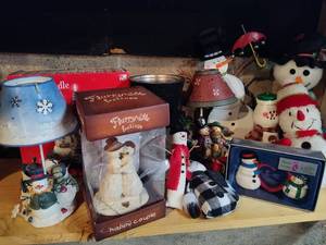 lot 413 image: Large Lot of Snowman Decor