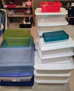 lot 472 image: Lot of Asst MedSmall Storage Totes