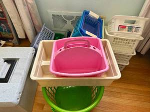 lot 216 image: Lot of Assorted Small Storage Items