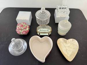 lot 238 image: Assorted Trinket Boxes
