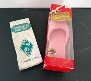 lot 251 image: Ladies House CoatsAprons and Slippers