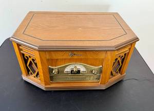 lot 280 image: Old Fashioned Turntable - Radio - CD Player