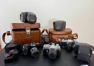 lot 272 image: Lot of Vintage Cameras Mamiya, Yashica, Minolta