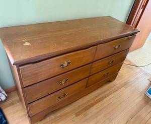 lot 290 image: Dresser