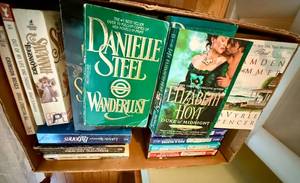 lot 292 image: Lot of Paperback Books Danielle Steel, Nora Roberts, LaVyrle Spencer and more