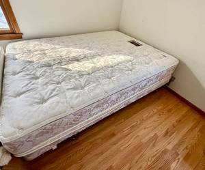 lot 299 image: Beautyrest Ovation Elite Queen Mattress, Box Spring and Frame