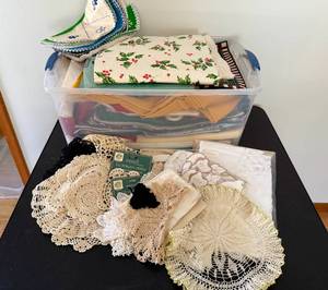 lot 282 image: Lot of Table Cloths, Doilies and Placemats