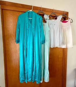 lot 244 image: Vintage Ladies Nightwear