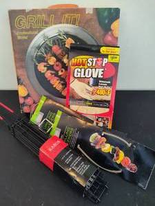lot 117 image: Grill Accessories