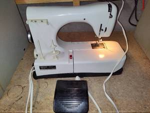 lot 480 image: NECCHI Sewing Machine