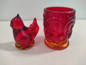 lot 42 image: Titan Art Glass and L.E. Smith Amberina Glass