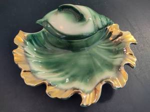 lot 22 image: Vintage Art Deco Chip & Dip Tray - Green Clam Motif