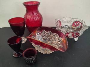 lot 49 image: Vintage Hofbauer Byrdes Red Bird Bowl & Asst Red Glassware