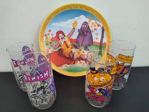 lot 8 image: McDonalds Collectible Glasses & Plate
